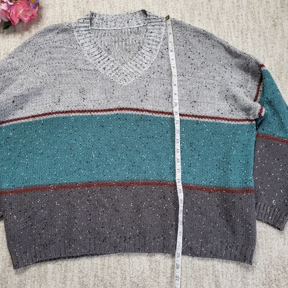 SHEIN grey and teal color block v-neck oversized sweater - Picture 4 of 6